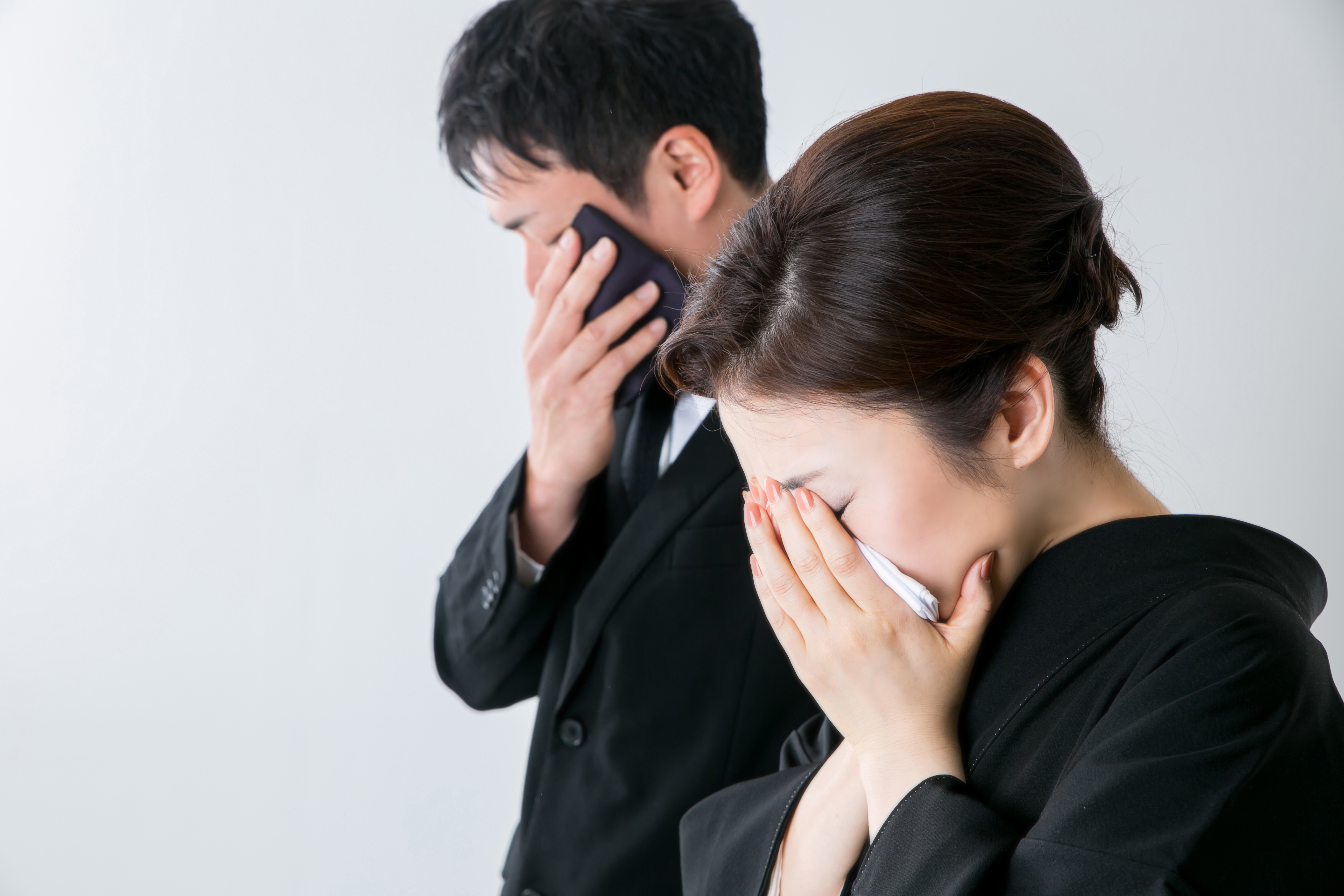 葬儀のハンカチ 色や素材はどう選ぶ 正しい持ち方や使い方もご紹介 葬儀屋さん